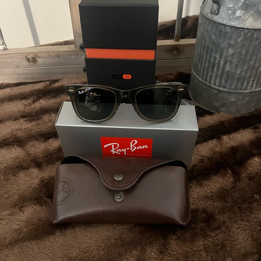 Ray-Ban Wayfarer Grey Color Changing Frames